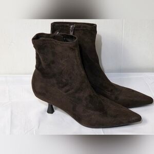 Unisa Chocolate Brown Faux Suede Ankle Kitten Heel Booties Womens Size 6.5